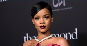 What Perfume Does Rihanna Wear? – Expert Perfume Advice
